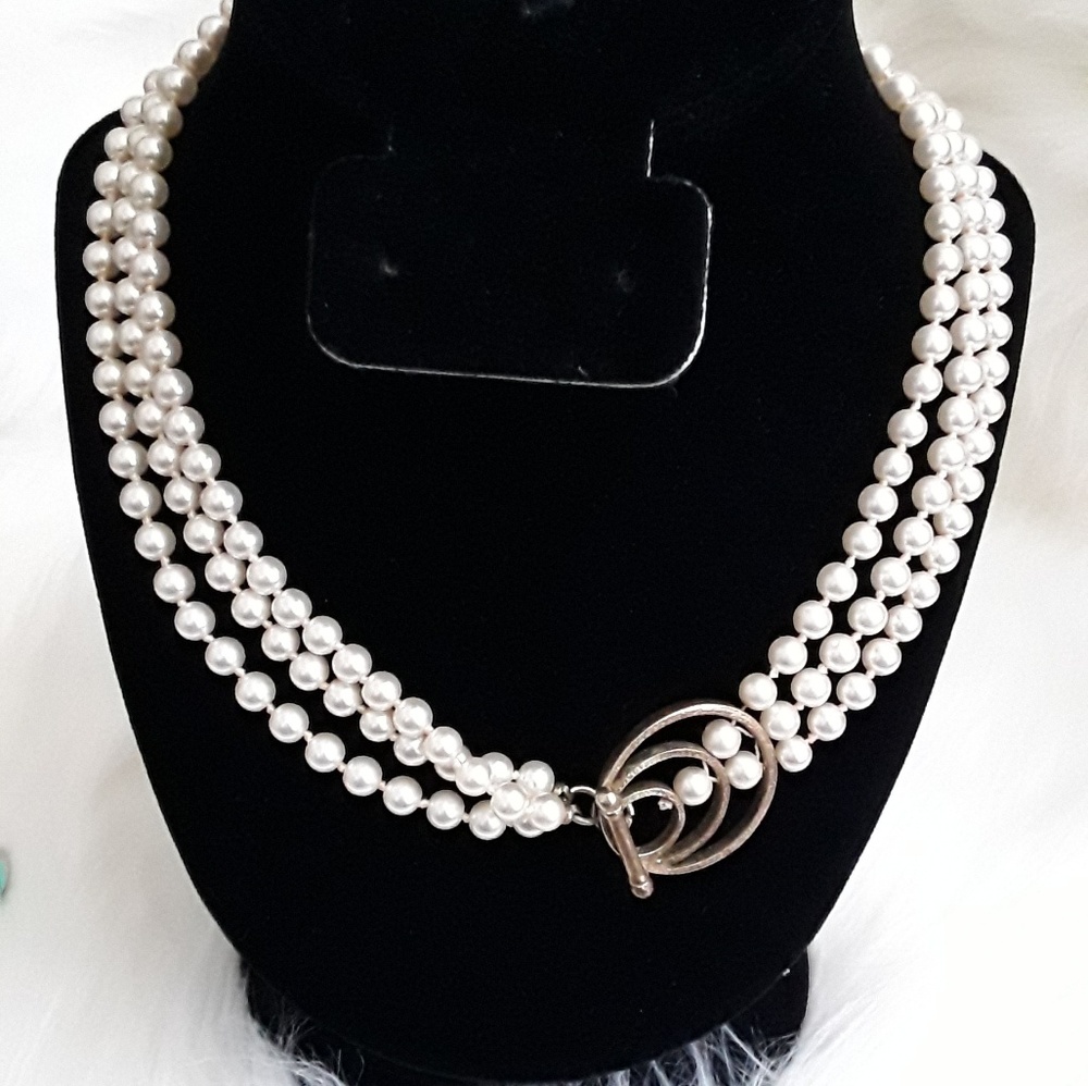 GORGEOUS MULTI STRANDS PEARL NECKLACE
